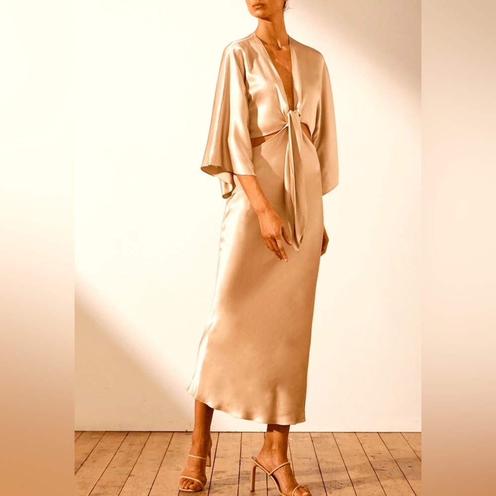 BRAND NEW TIE FRONT GOLD DRESS LENZING ECOVERO WITH LUXURIOUS SATIN FINISH.